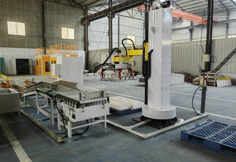 Photo of a column-type palletizer