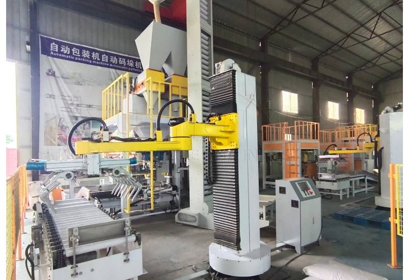 Real-life photo of a column-type palletizer